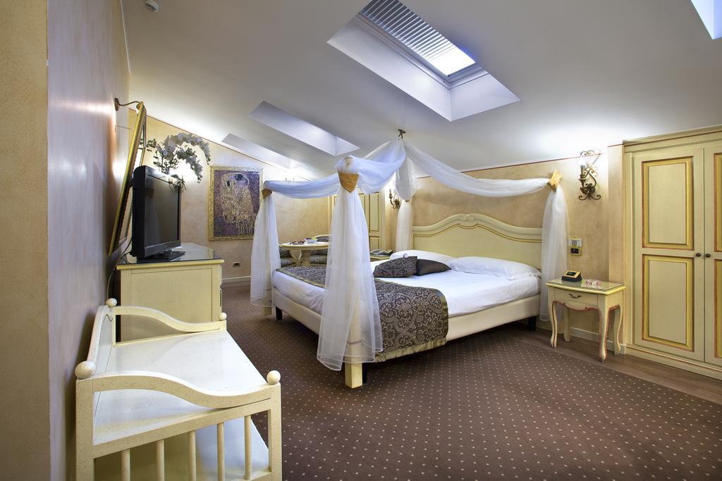 Vip's Luxury &