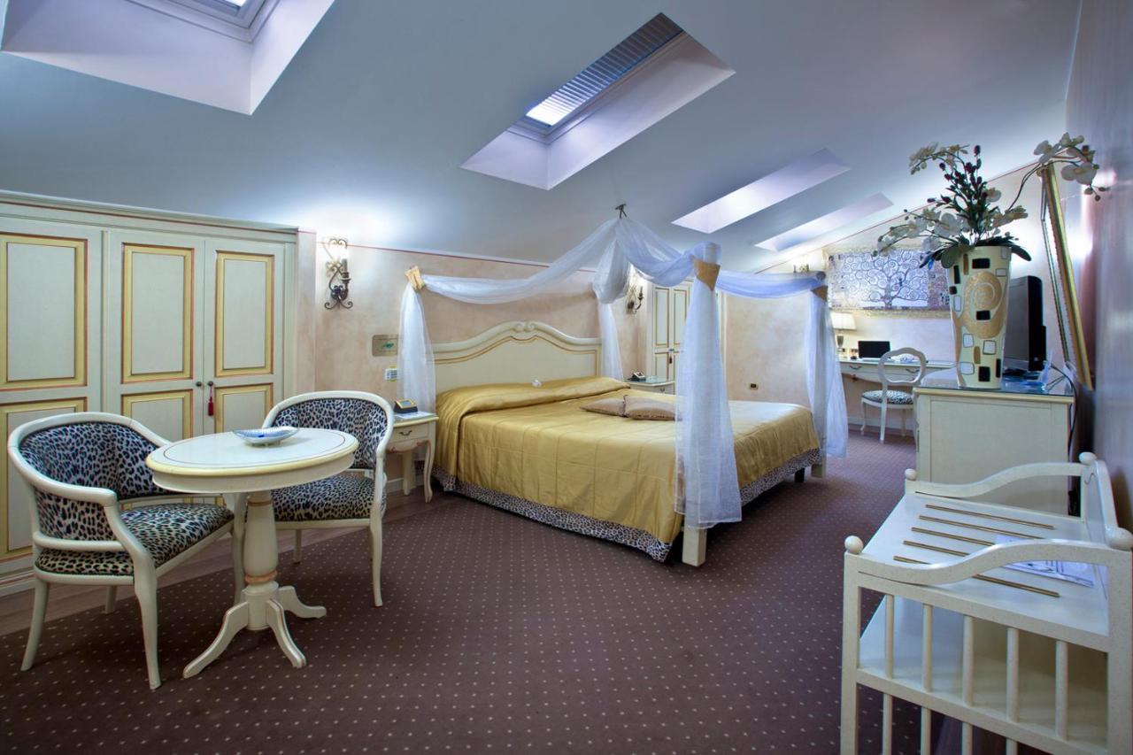 Hotel Vip's Luxury & 4*