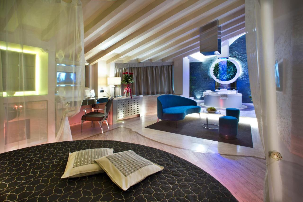 Vip's Luxury &